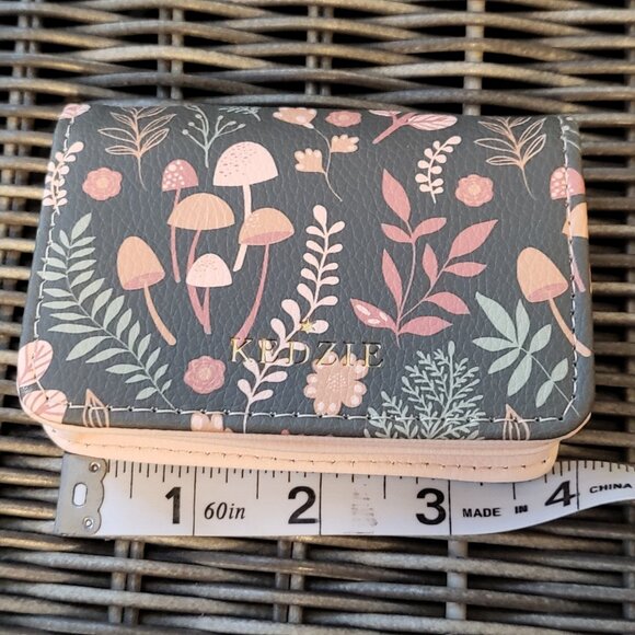 Kenzie Mushroom Card Wallet - Picture 7 of 7